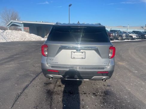 Used 2023 Ford Explorer Limited AWD/4WD image 9