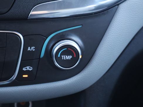 Used 2019 Chevrolet Equinox LT image 31