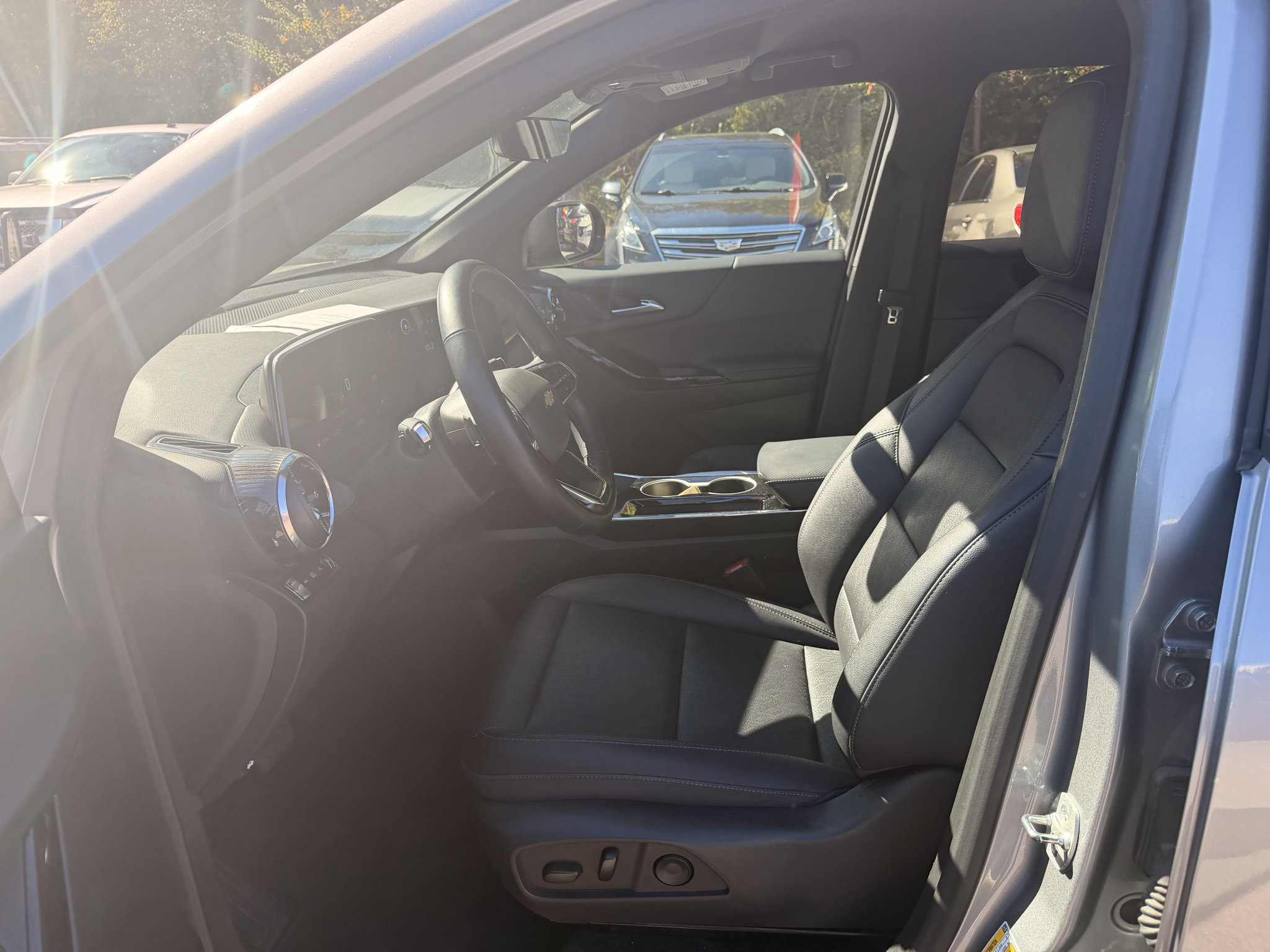 Used 2025 Chevrolet Equinox LT w/ Convenience Package II AWD/4WD image 6