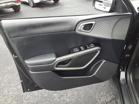 Certified 2021 Kia Soul LX image 11