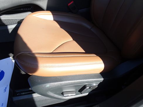 Used 2022 Lincoln Nautilus Reserve w/ Equipment Group 202A image 9