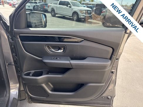Used 2025 Honda Pilot Touring image 10