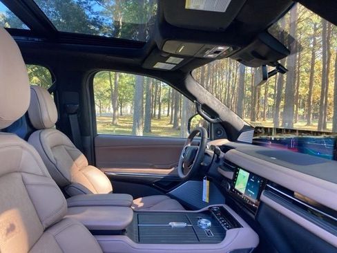 New 2025 Lincoln Navigator L Black Label image 25