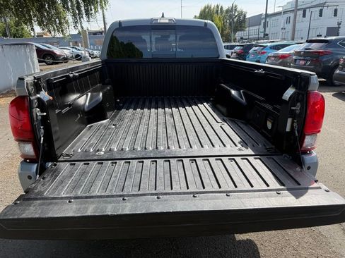 Used 2019 Toyota Tacoma TRD Off-Road w/ Technology Package AWD/4WD image 9