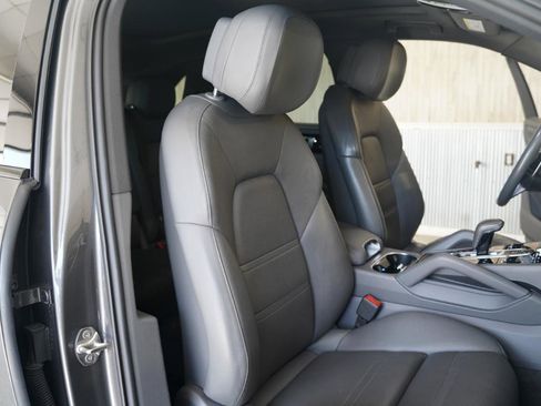 Used 2019 Porsche Cayenne S AWD/4WD image 32