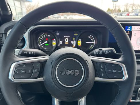 Used 2025 Jeep Wrangler Sahara w/ Safety Group image 21