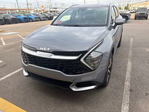 Used 2025 Kia Sportage EX AWD/4WD image 2