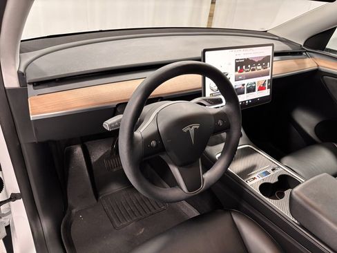 Used 2024 Tesla Model Y Long Range image 10