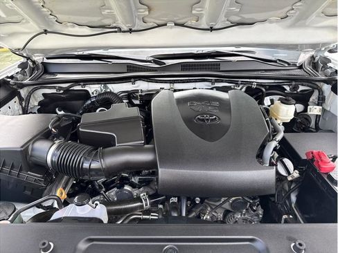 Used 2022 Toyota Tacoma SR AWD/4WD image 32