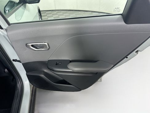 Used 2025 Kia K4 LXS image 28