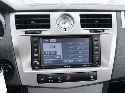 Used 2010 Chrysler Sebring Limited FWD image 12