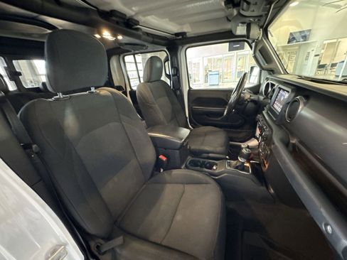 Used 2021 Jeep Gladiator Willys image 26