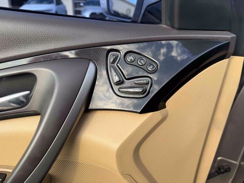 Used 2013 Hyundai Azera w/ Technology Pkg FWD image 18