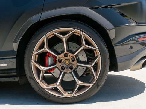 Used 2023 Lamborghini Urus Performante AWD/4WD image 22