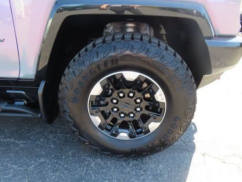 Used 2024 GMC Hummer EV 2X w/ Extreme Off-Road Package AWD/4WD image 10