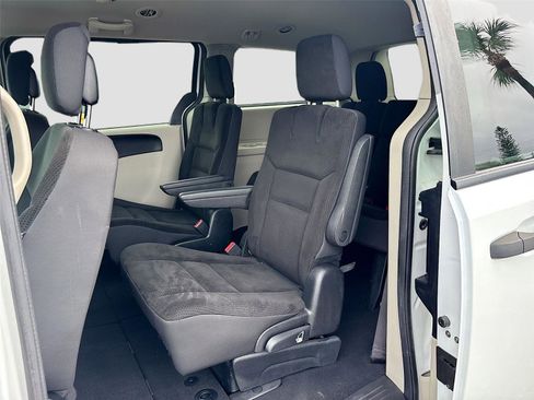 Used 2019 Dodge Grand Caravan SE image 24