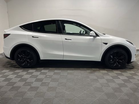 Used 2023 Tesla Model Y Long Range image 4