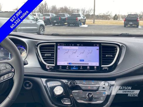 Used 2023 Chrysler Pacifica Touring-L w/ S Appearance Package image 8