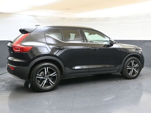 Certified 2025 Volvo XC40 B5 Core image 6