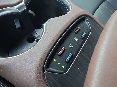 Used 2021 Toyota Venza XLE w/ Softex Package image 27