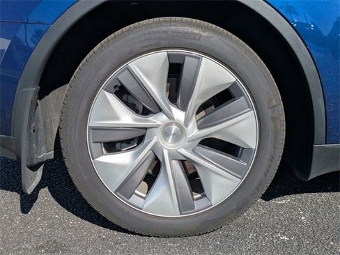 Used 2023 Tesla Model Y Long Range image 12