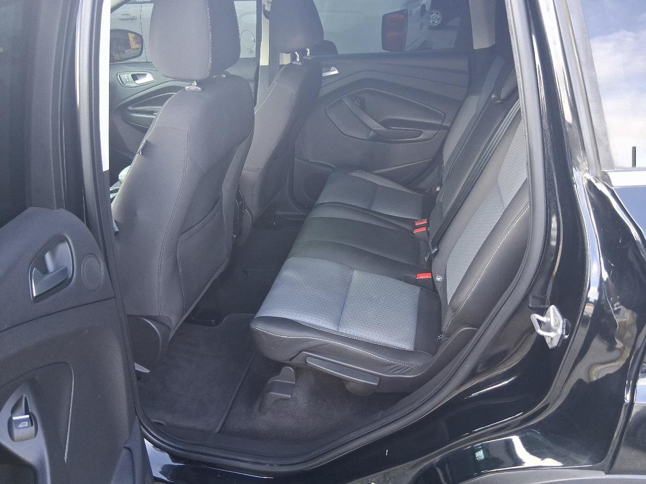 Used 2017 Ford Escape SE w/ Equipment Group 201A AWD/4WD image 9