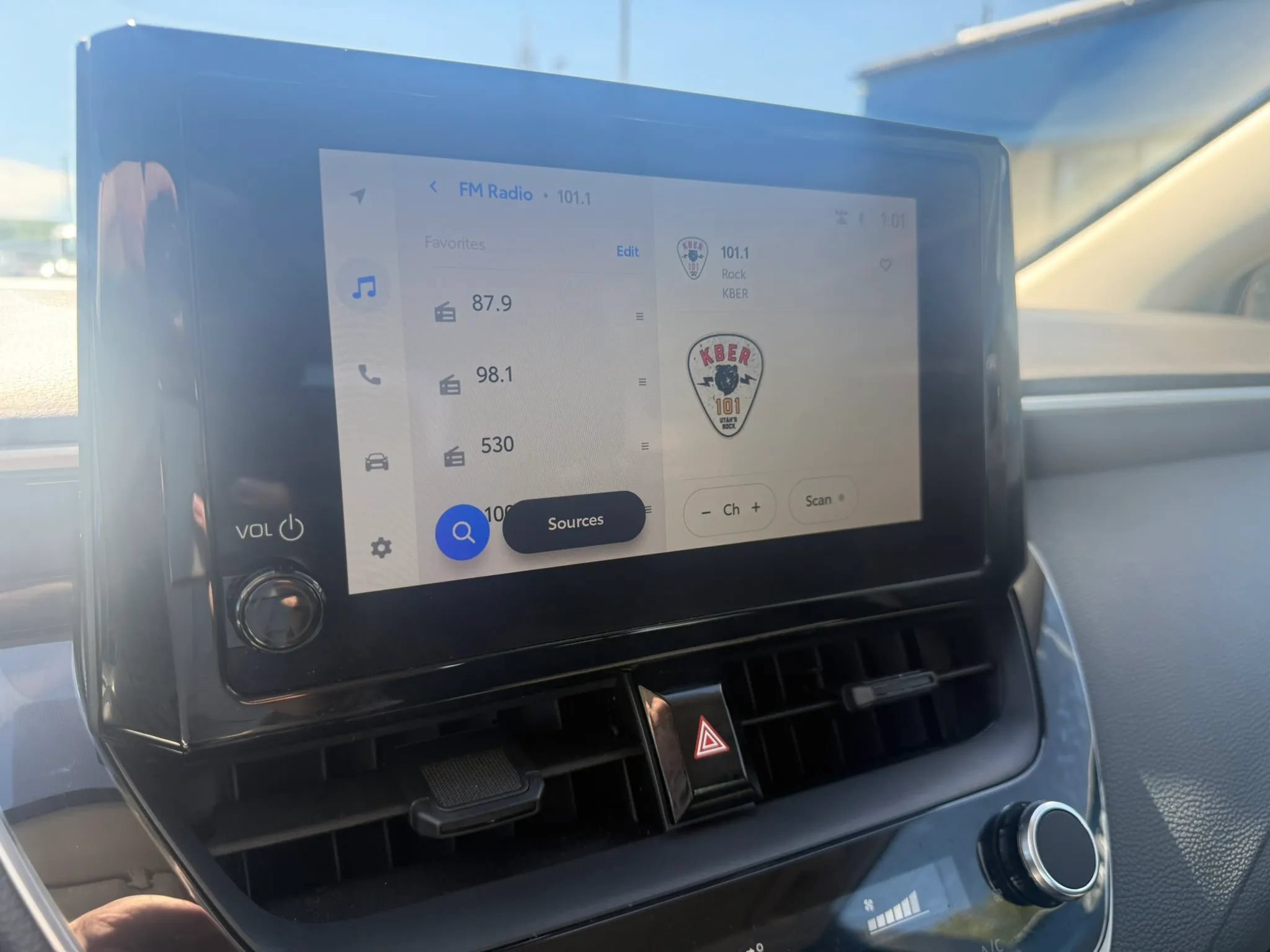Used 2025 Toyota Corolla LE FWD image 14