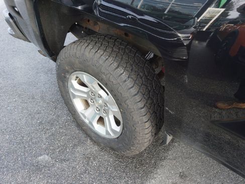 Used 2019 Chevrolet Silverado 1500 LT w/ All Star Edition image 5