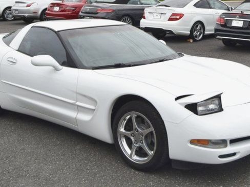Used 2004 Chevrolet Corvette Coupe w/ Preferred Equipment Group RWD image 4