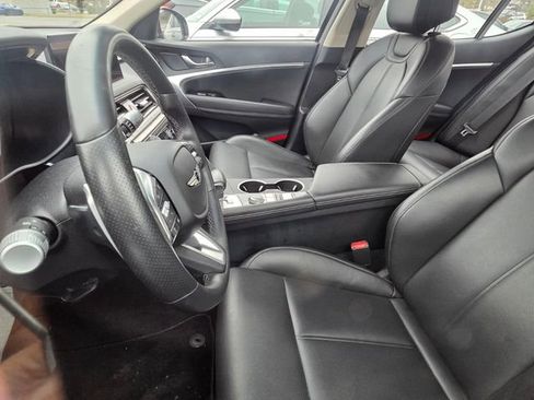 Used 2025 Genesis G70 2.5T image 9
