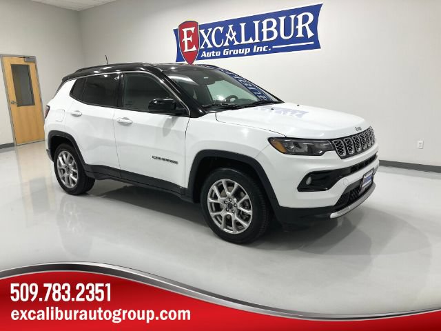 Used 2025 Jeep Compass Limited AWD/4WD image 12