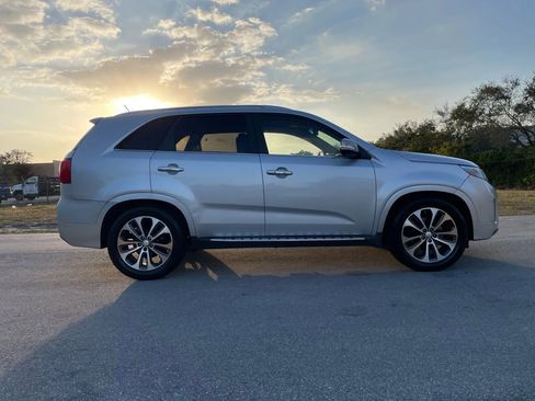 Used 2014 Kia Sorento SX w/ 3rd Row Package image 9
