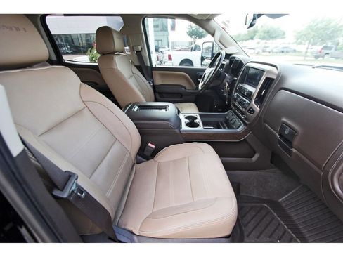 Used 2018 GMC Sierra 2500 Denali w/ Duramax Plus Package AWD/4WD image 11