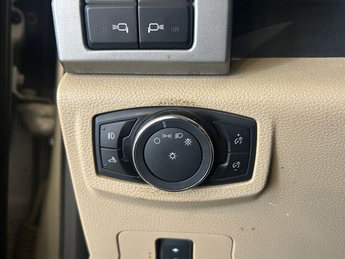 Used 2017 Ford F350 Lariat w/ Lariat Value Package AWD/4WD image 15
