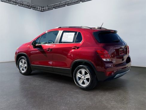 Used 2022 Chevrolet Trax LT w/ LT Convenience Package image 5