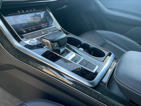 Used 2019 Audi Q8 Premium image 15