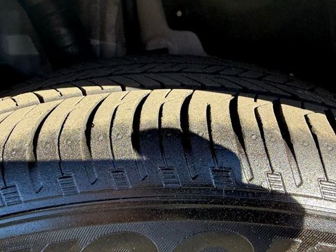 Used 2025 Toyota Corolla LE image 30