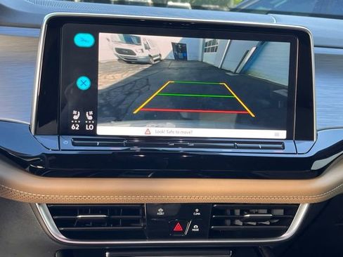 Used 2024 Volkswagen Atlas Cross Sport SE image 36