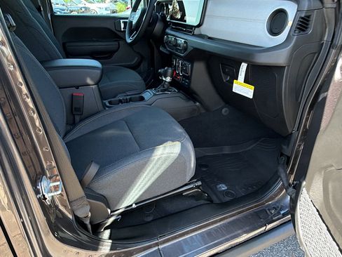 Used 2025 Jeep Wrangler Unlimited Sport AWD/4WD image 19