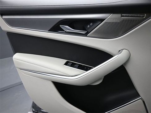 Used 2023 Jaguar F-PACE R-Dynamic S image 19