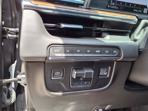 Certified 2023 Cadillac Escalade Sport Platinum w/ LPO, ONYX Package AWD/4WD image 24