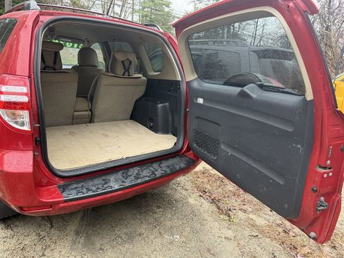 Used 2011 Toyota RAV4 4WD w/ Base L4 Extra Value Pkg image 19