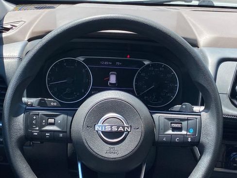 Used 2023 Nissan Rogue SV FWD image 9