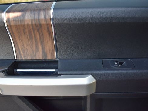 Used 2019 Ford F150 Lariat image 12