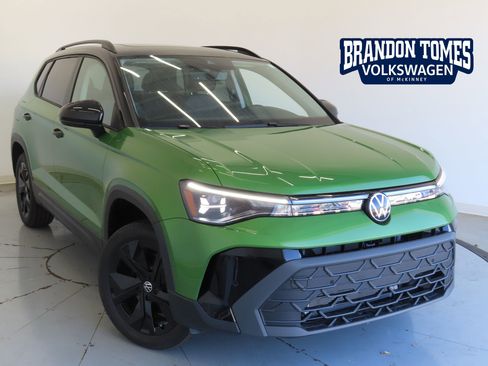 New 2026 Volkswagen Taos SE FWD image 1