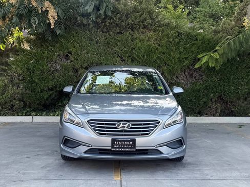 Used 2017 Hyundai Sonata SE image 2