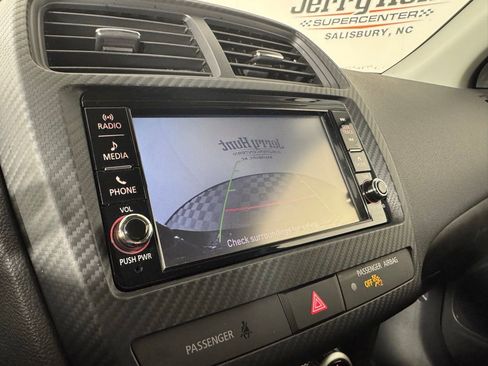 Used 2025 Mitsubishi Outlander Sport AWD image 3