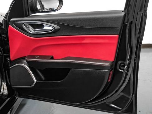 Used 2020 Alfa Romeo Giulia w/ Nero Edizione RWD image 36
