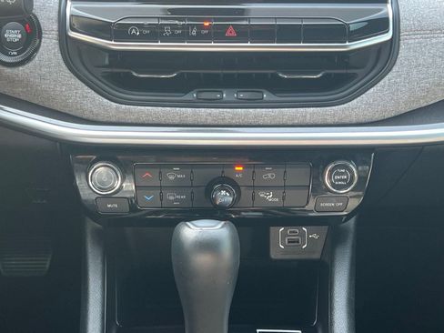Used 2023 Jeep Compass Latitude AWD/4WD image 31