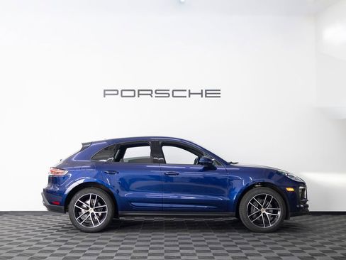 Certified 2025 Porsche Macan AWD/4WD image 8